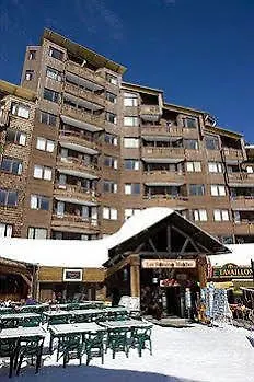 Pierre & Les Fontaines Blanches Aparthotel 3*