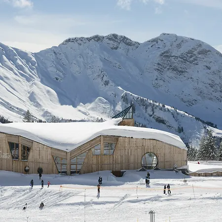 Pierre & Les Fontaines Blanches 3*