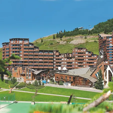 Pierre & Les Fontaines Blanches Aparthotel 3*