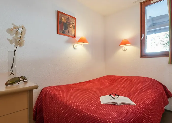 Pierre & Les Fontaines Blanches Aparthotel 3*